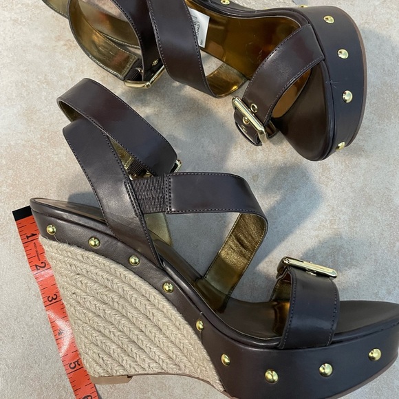 GUESS Charlisha Brown Strappy Stiletto Heels Gold Buckles Dress Sandals - Picture 4 of 5